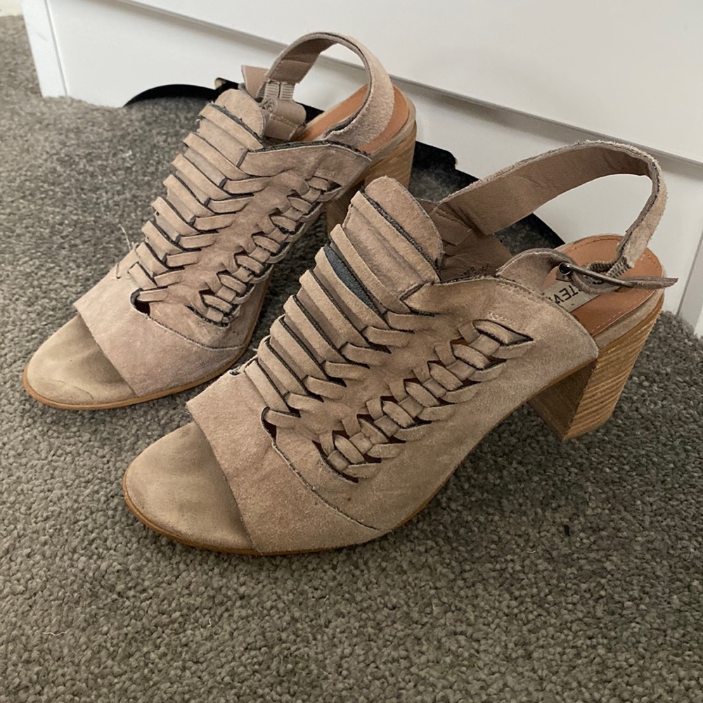 Steve Madden tan suede heels